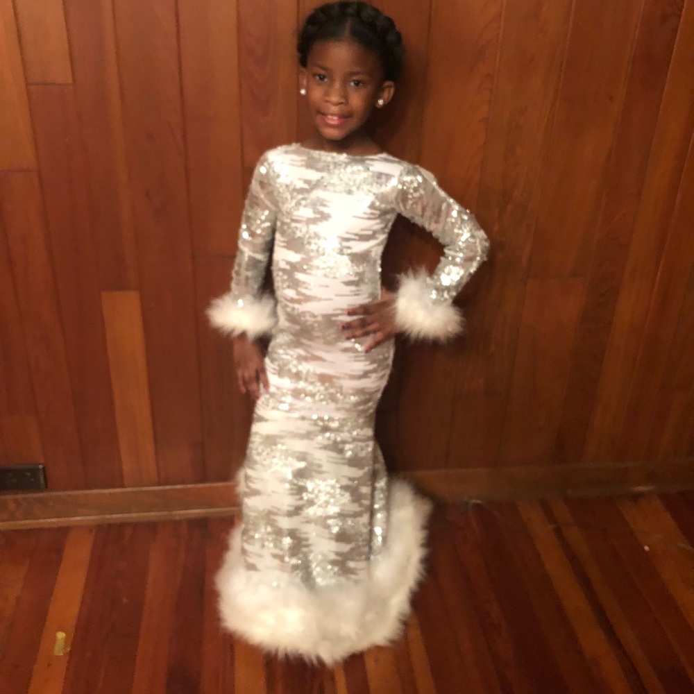 handmade white and silver dress size 6 in girls
